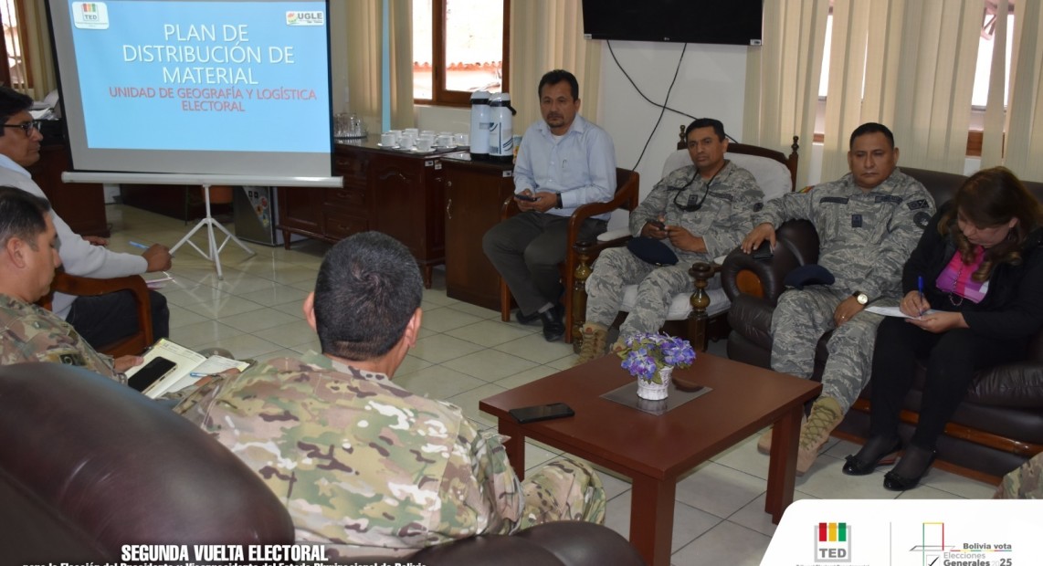TED Tarija coordina con las Fuerzas Armadas el plan de distribución del material electoral 