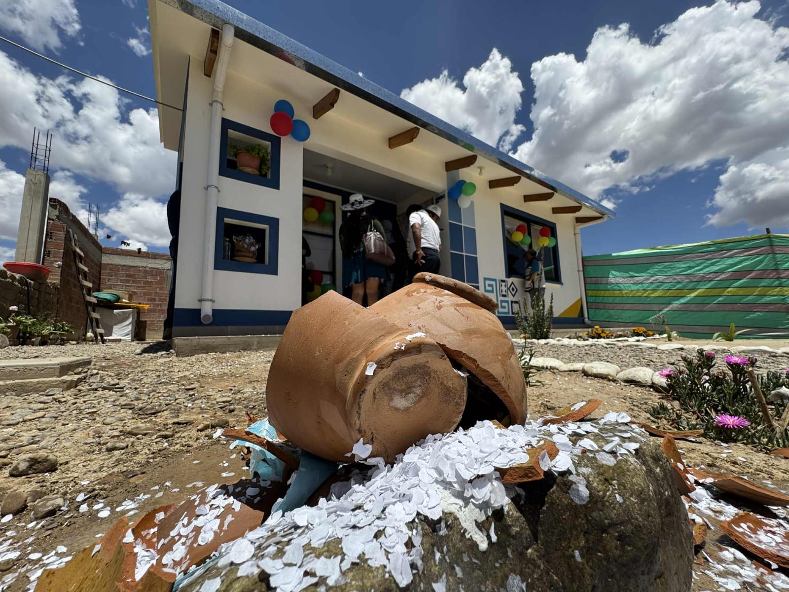 Tarata se beneficia con más de Bs 6 millones en 61 viviendas y enlosetado