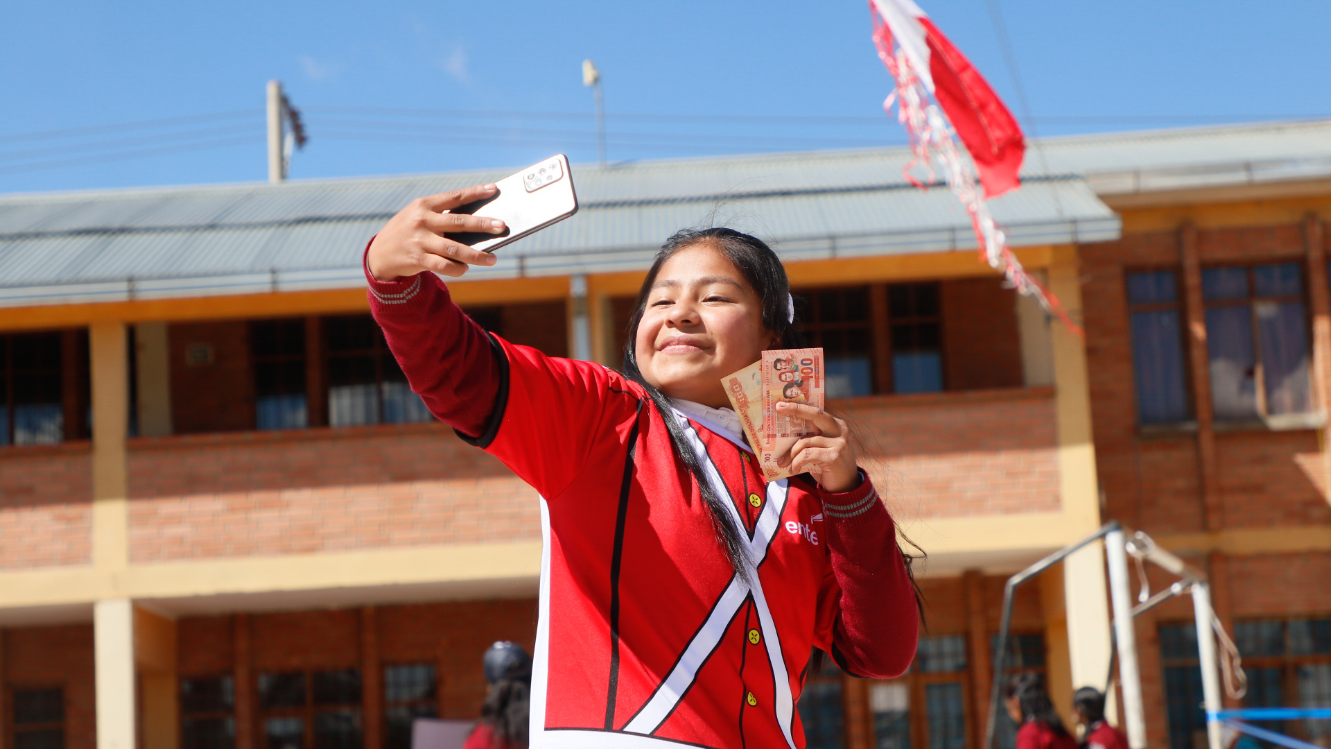 Entel aporta Bs 65 millones para el pago del Bono Juancito Pinto 2025