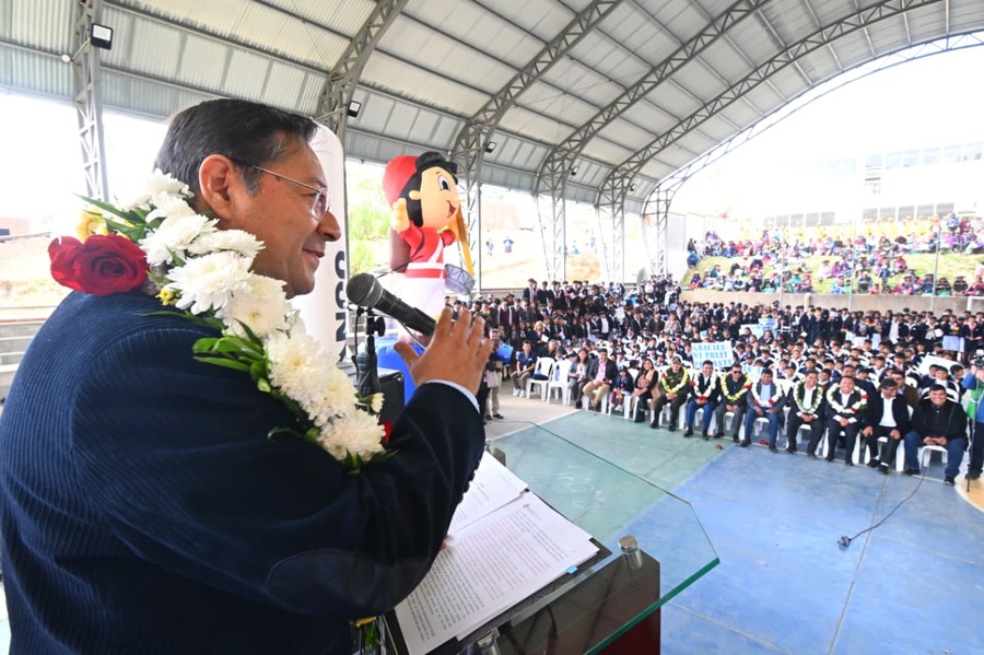 Gobierno refuerza la educación y seguridad en Chuquisaca con la entrega de 16 laboratorios y 12 cámaras de vigilancia