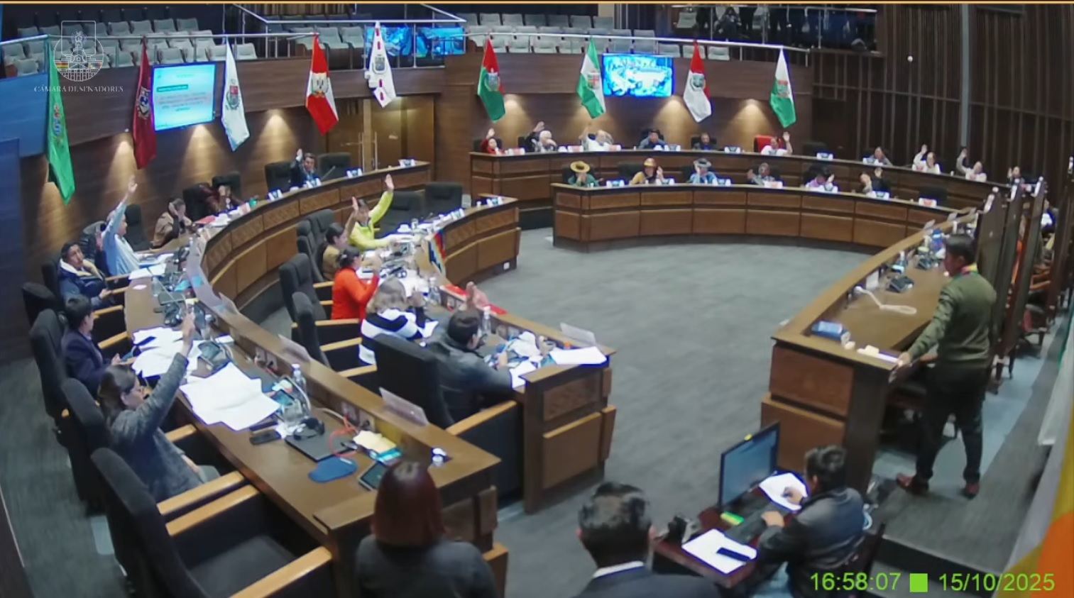 Senado aprueba ley que libera importación de carburantes y deja al mercado el precio