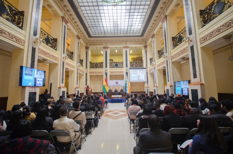 Vicepresidente presenta colección “Apuntes Históricos” y llama a la juventud a reconectar con sus raíces