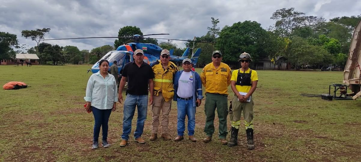 Bomberos forestales de las Fuerzas Armadas que actuaron en Bajo Paraguá. Foto Defensa Civil.