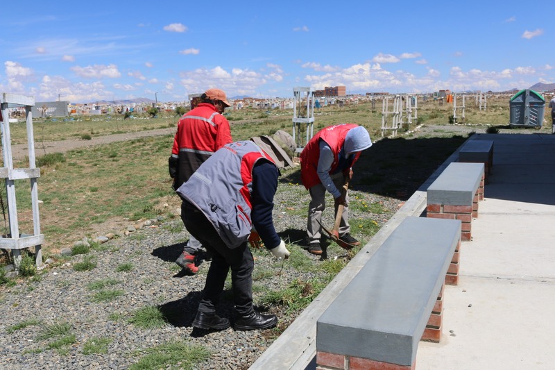 Alcaldía de El Alto refuerza limpieza y mantenimiento en cementerios ante la proximidad de Todos Santos 