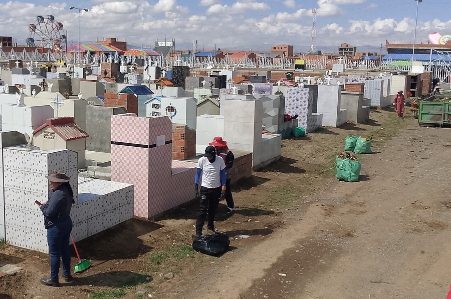 Alcaldía de El Alto refuerza limpieza y mantenimiento en cementerios ante la proximidad de Todos Santos