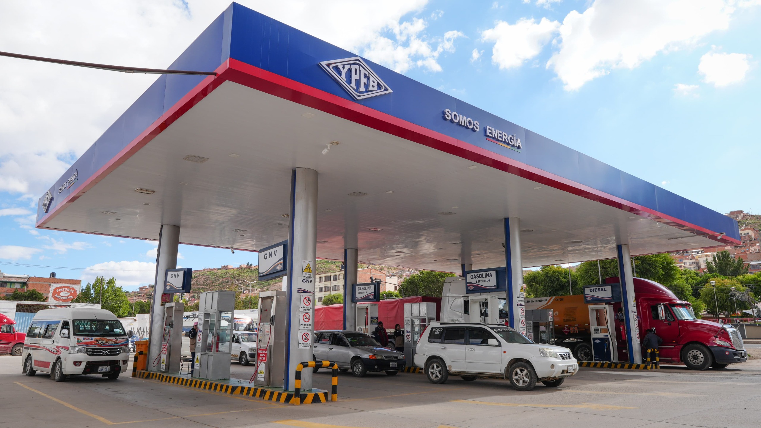 YPFB sube a 120% la oferta de gasolina y prevé reducir las filas