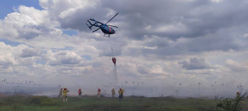 Fuerzas Armadas intensifican operaciones aéreas y terrestres en Bajo Paraguá para controlar incendios