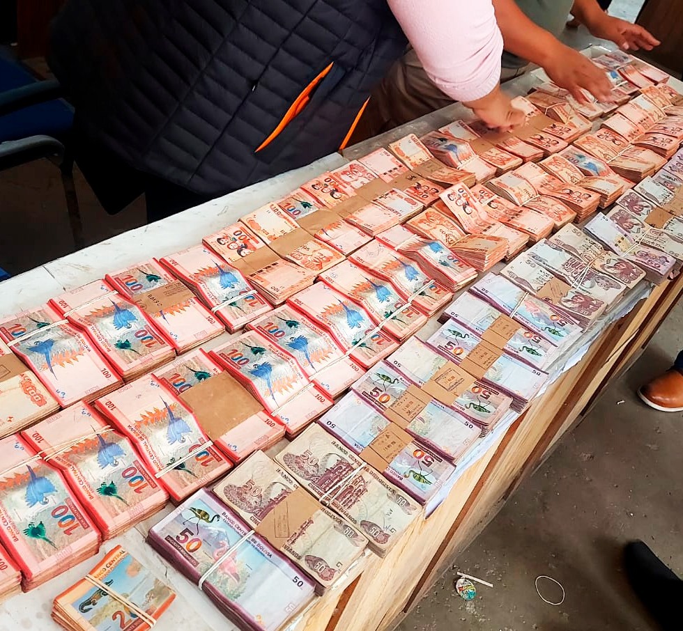 Hombre de 23 años es enviado a la cárcel tras ser aprehendido en El Alto con Bs 1,9 millones sin justificar origen