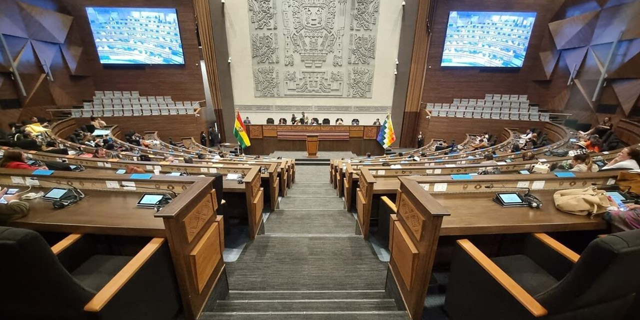 Reglamento establece que diputados electos deben reunirse en Sucre para elegir a su directiva e iniciar su gestión