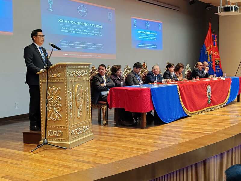 Procurador alerta sobre impactos éticos de la IA y urge a juristas latinoamericanos a actualizarse ante la tecnología