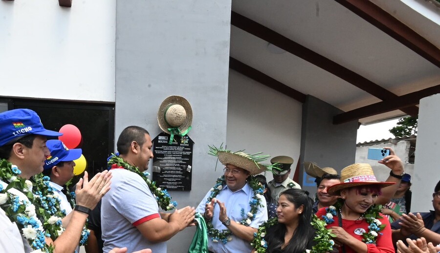 Presidente entrega 1.419 viviendas en la ciudad de Santa Cruz de la Sierra y destaca avances en la reducción del déficit habitacional