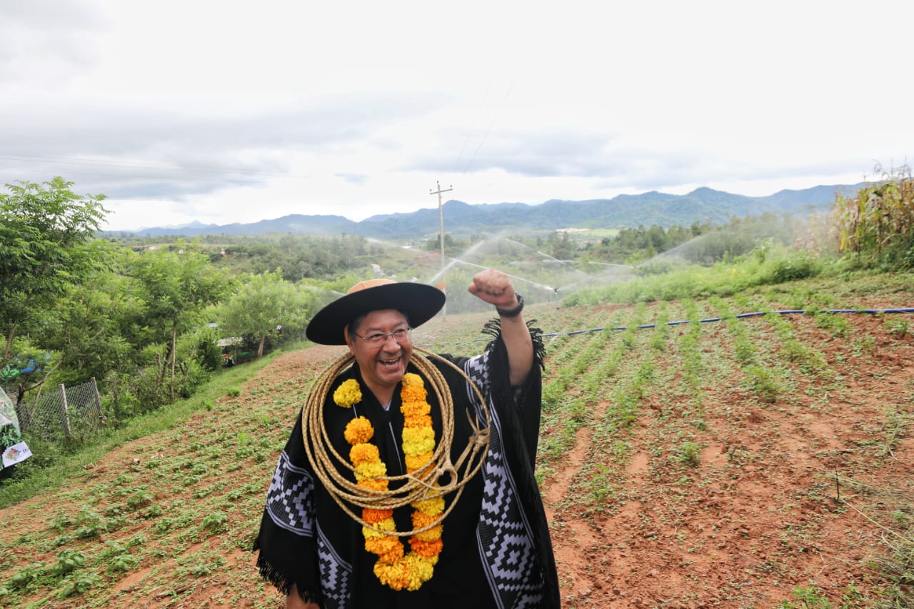 El presidente Luis Arce en un municipio rural de Chuquisaca en 2024 durante la inauguración de sistemas de riego. Archivo Presidencia