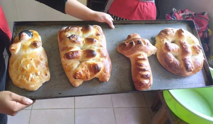 Niños del albergue transitorio elaboran masitas por Todos Santos con sabor a hogar