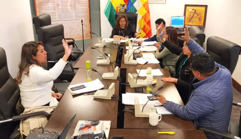 Bolivia avanza en prohibir matrimonios y uniones con menores para proteger la infancia