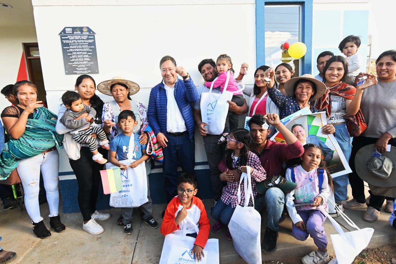 En Bolivia entregan 200 obras para el desarrollo económico social y productivo por el Bicentenario