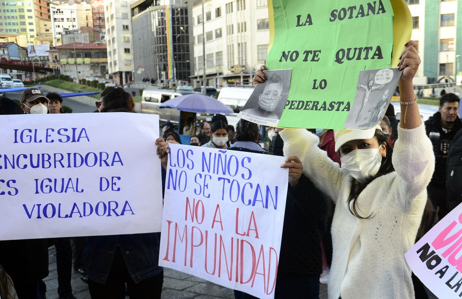 Histórica condena: Sobrevivientes de abuso eclesial piden penas más duras por encubrimiento.