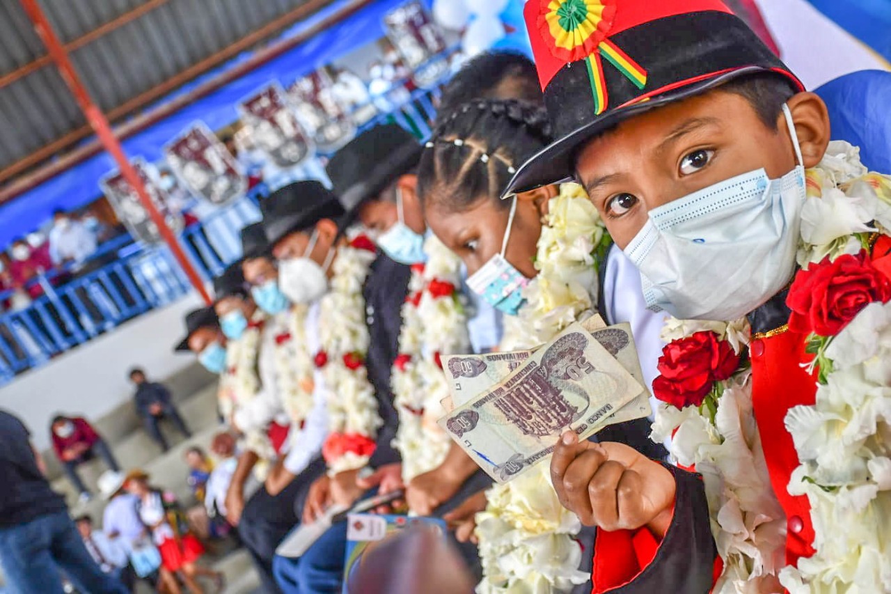 Gobierno pagará el Juancito Pinto en octubre y noviembre, la última gran medida antes de entregar la Presidencia