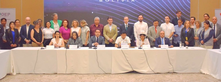 Encuentro por la Democracia en la que Rodrigo Paz y Jorge Quiroga destacaron la transparencia del sistema electoral. Foto TSE