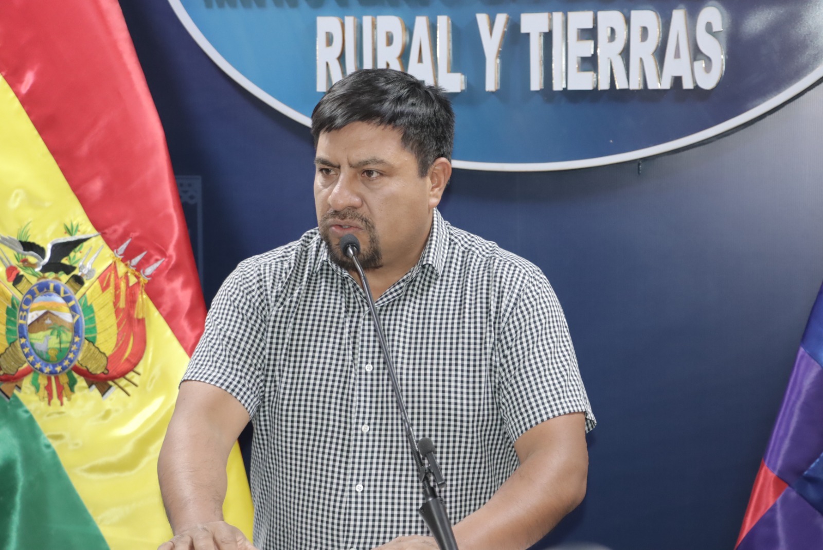 Ministro Flores pide a diputado evista adherirse a denuncia por irregularidades en B-Agro