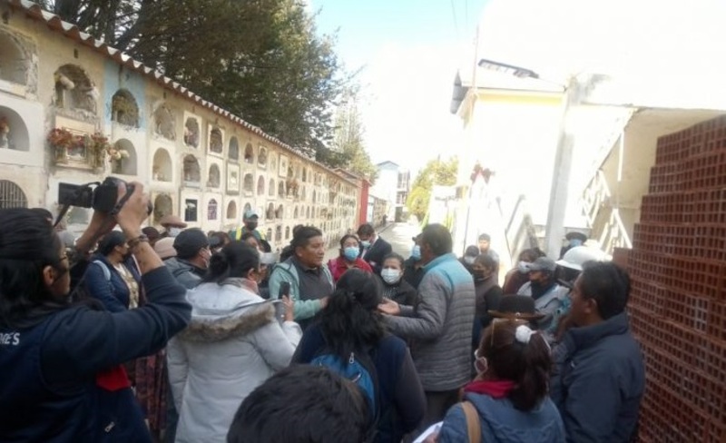 Abren 80 sepulturas para hallar los cuerpos de dos personas fallecidas en 2020