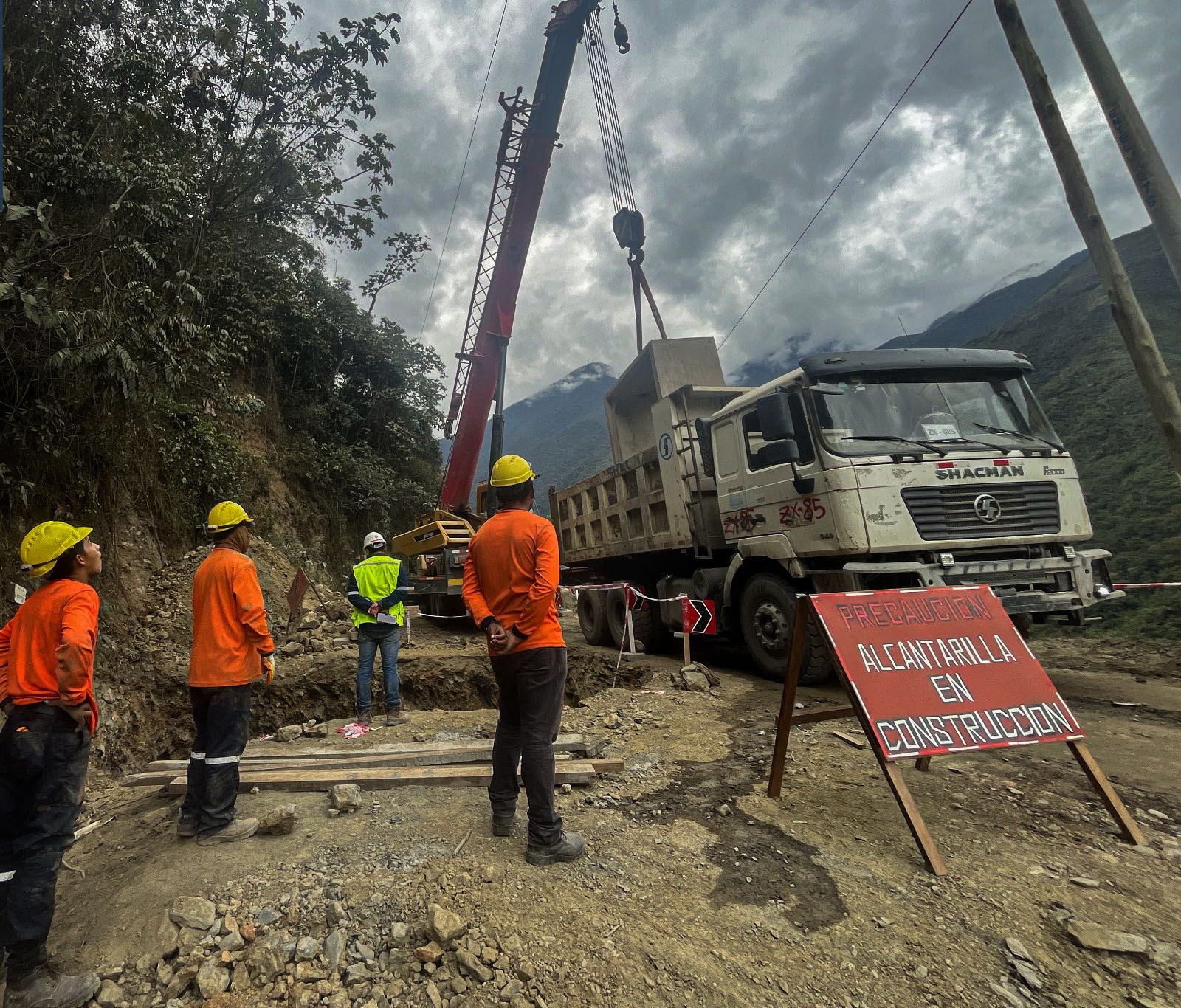 Con Bs 255,5 millones, avanzan obras de la carretera Unduavi-Chulumani para impulsar el desarrollo en Sud Yungas