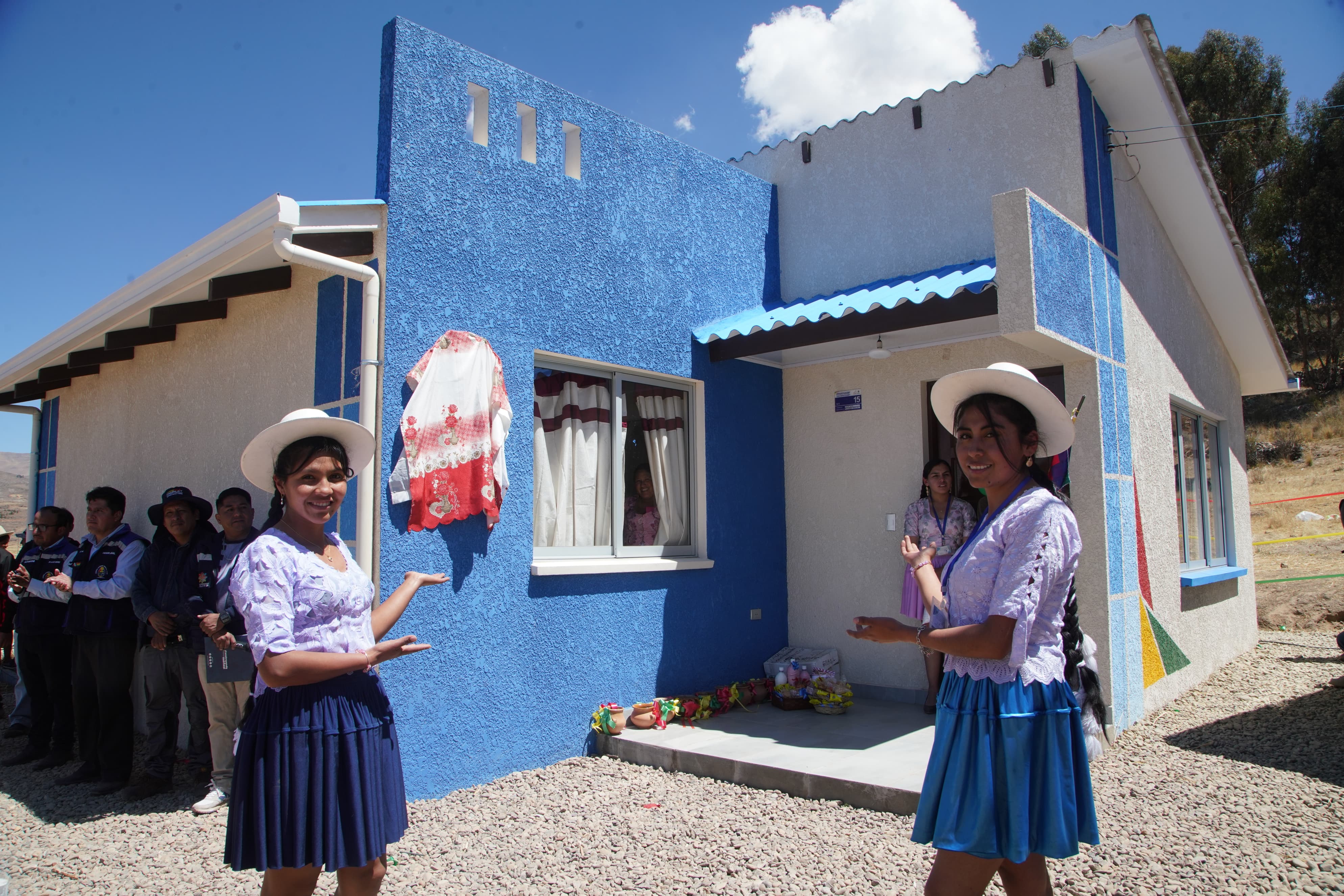 Gobierno entregó más de 13.382 viviendas en Cochabamba y anuncia la construcción de una nueva carretera