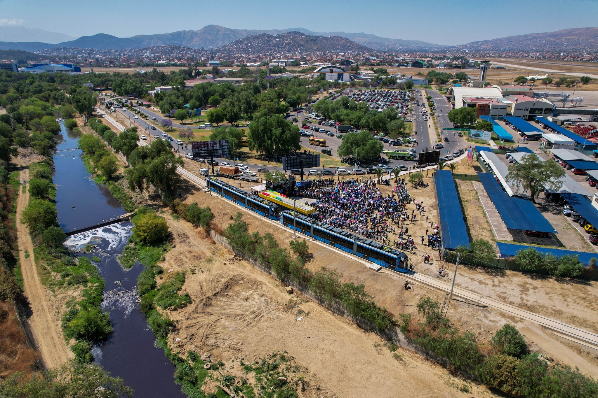 Nueva línea del Tren Metropolitano es única en Sudamérica: Conecta transporte terrestre, aéreo y ferroviario