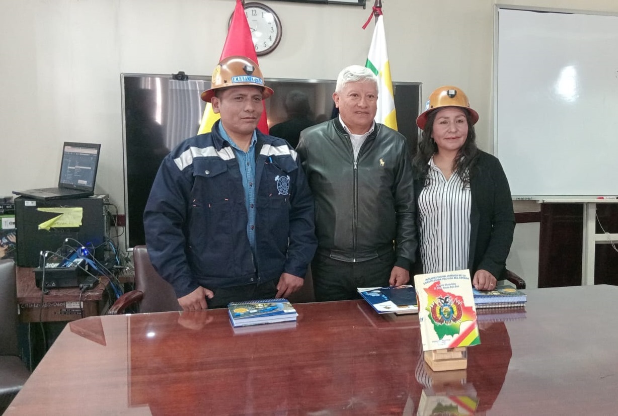 Graciela Condori y Juan Mamani asumen como miembros del Directorio de Comibol