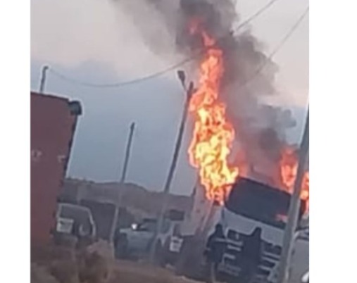 Militares queman camión cargado con mercadería de contrabando valuada en Bs 400.000