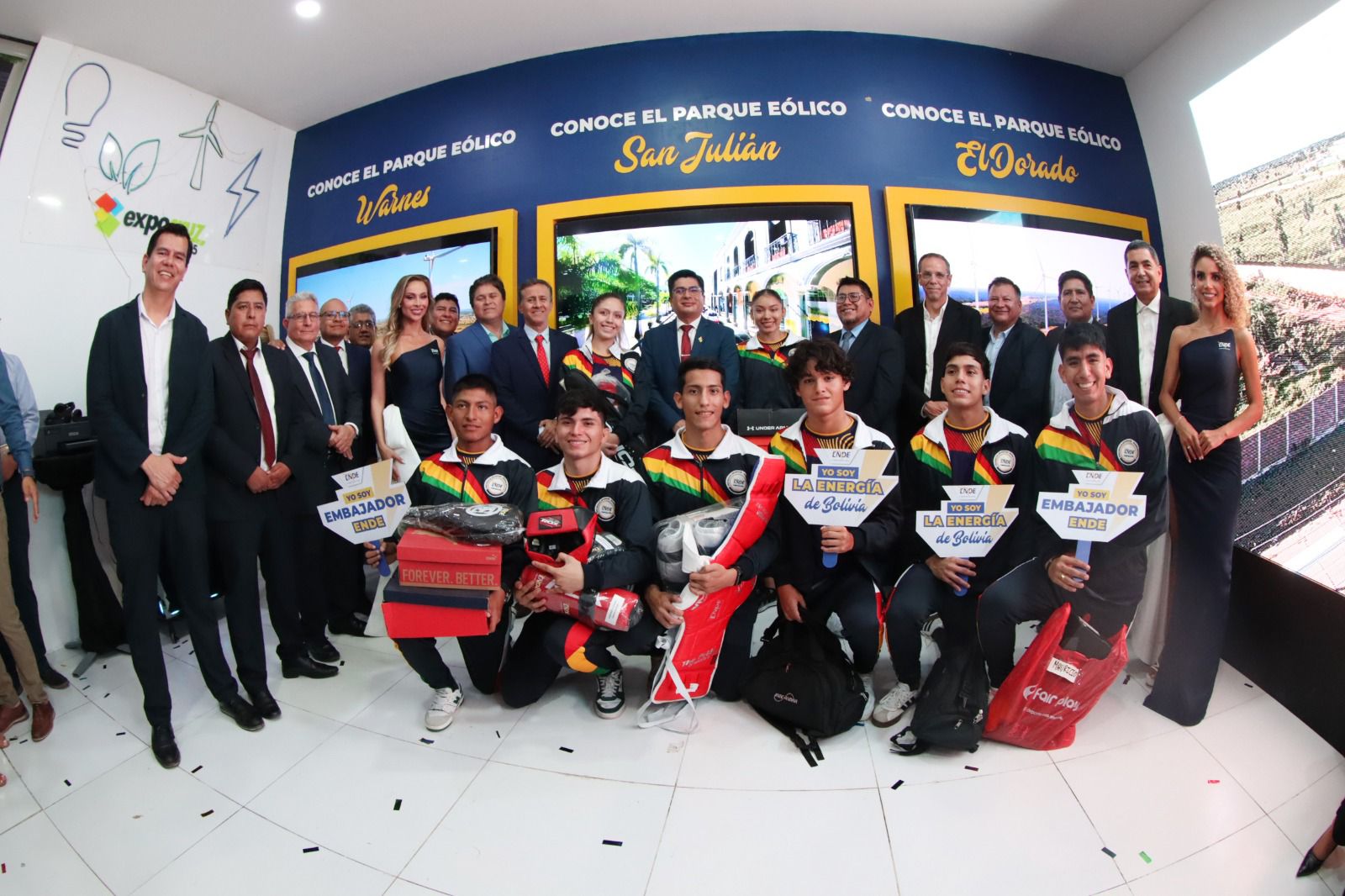 Jóvenes deportistas seleccionados en la primera versión de su programa. Foto ENDE