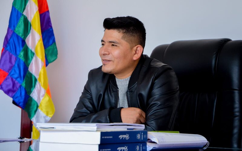 Senador retira proyecto de ley que plantea prórroga de mandato y suspensión de los vocales del TSE