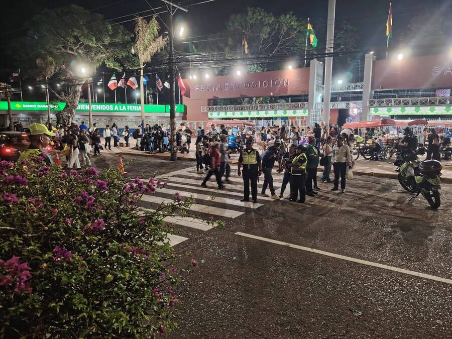 Policía refuerza control vial para evitar accidentes durante la Expocruz 2025