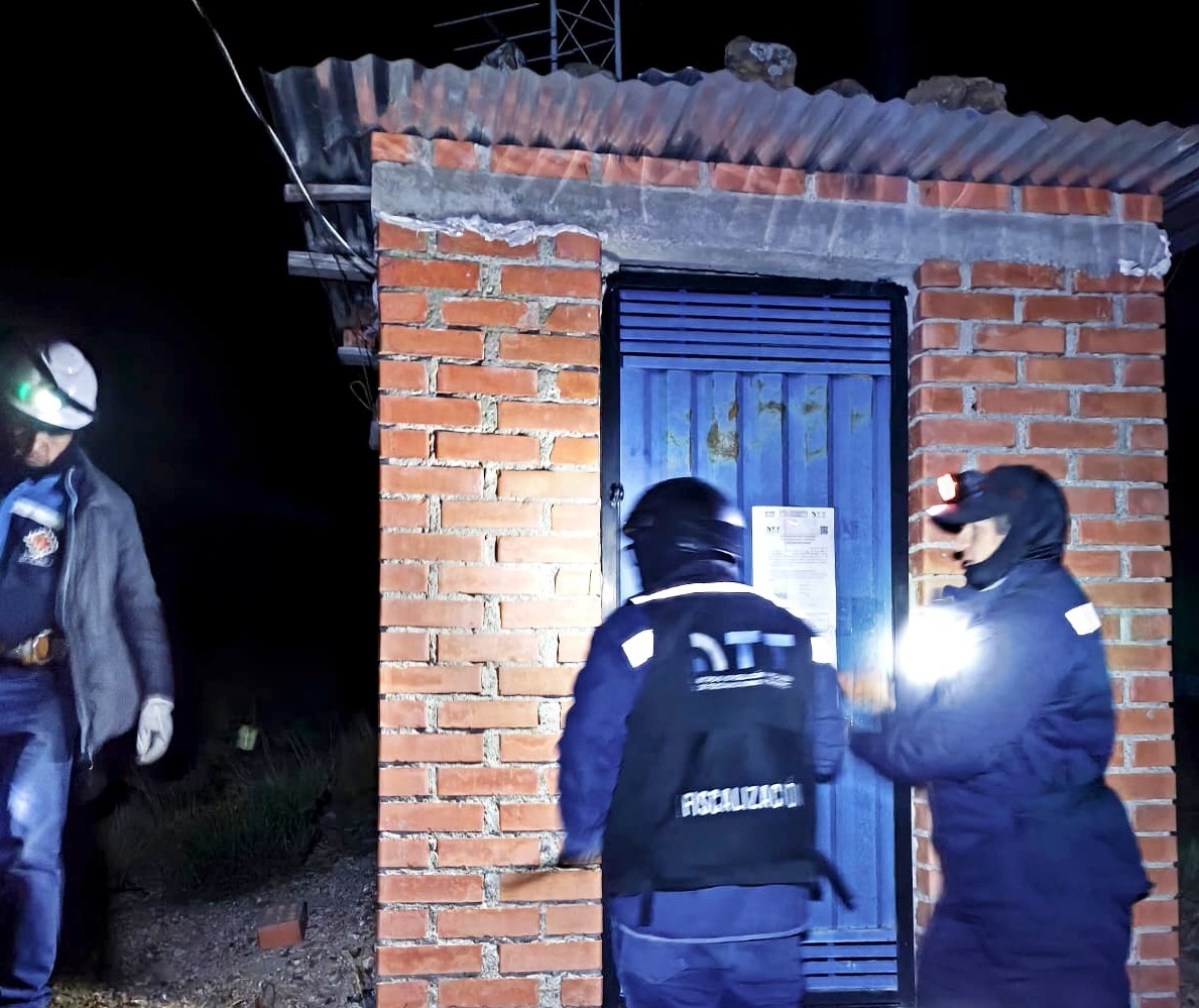 ATT decomisa siete emisoras ilegales en La Paz y El Alto por interferir en banda aeronáutica