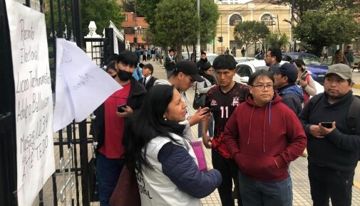 Ciudadanos en el TED de Oruro. Foto TSE