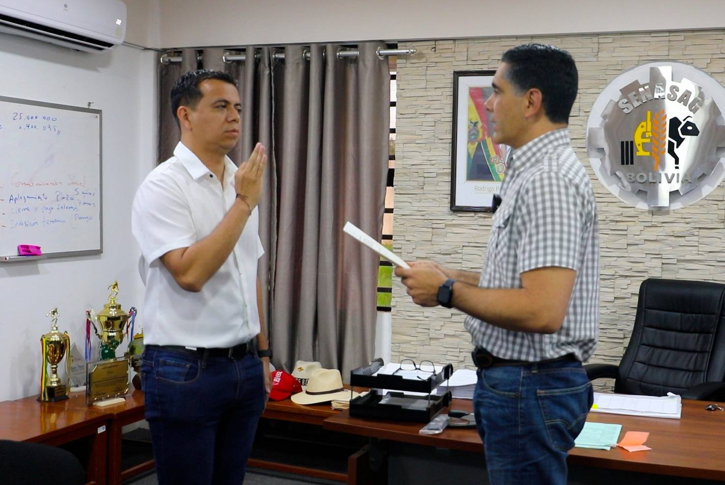 Ronny Salvatierra asume como nuevo Director General del Senasag 