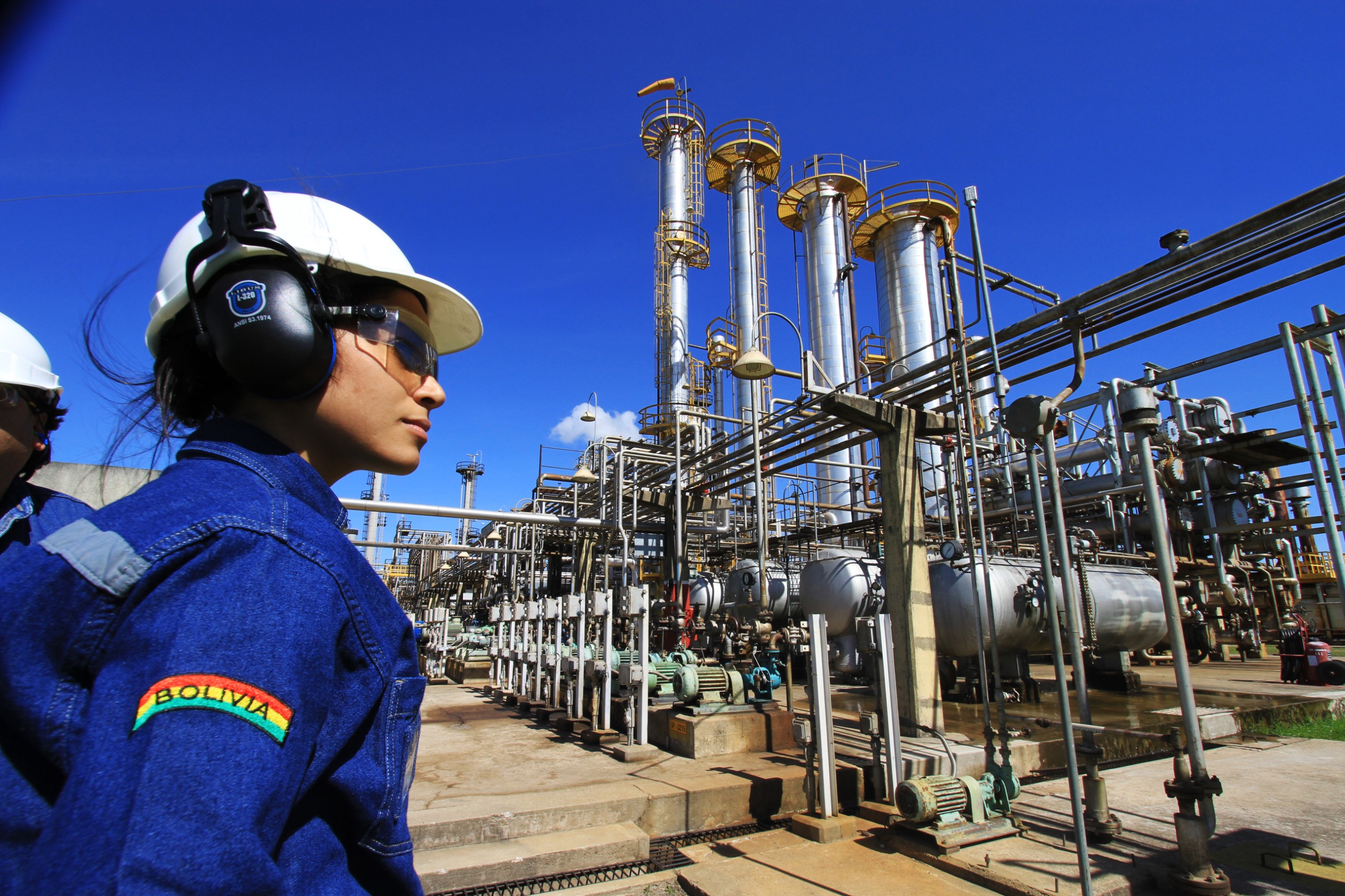 YPFB importará crudo para reactivar refinerías