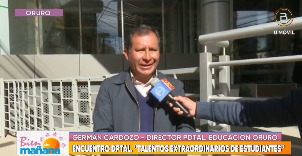 El director departamental de Educación de Oruro, Germán Cardozo, en contacto con BTV