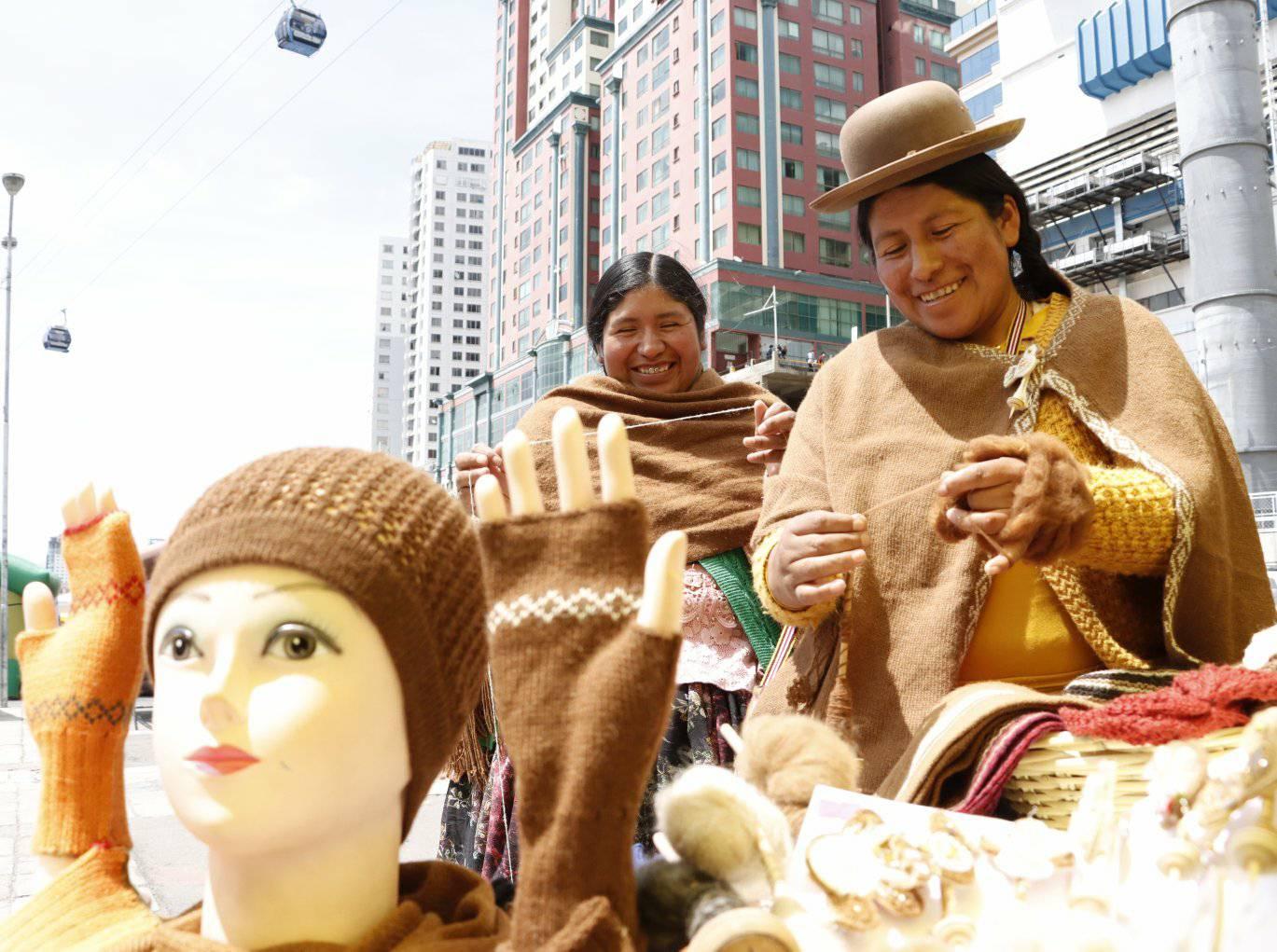 Productores de 25 asociaciones organizan la feria de camélidos en la ciudad de El Alto