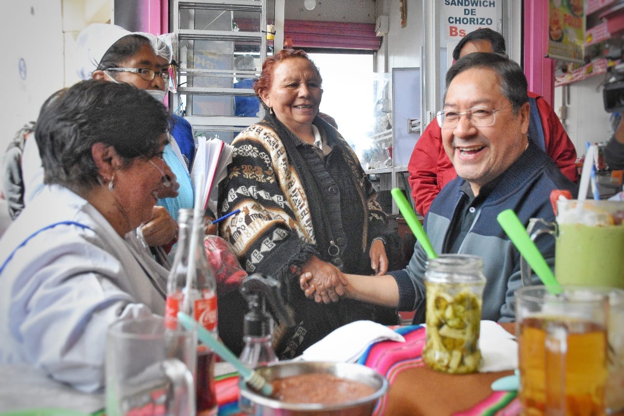 Presidente visita el popular mercado Lanza de La Paz para reencontrarse con el pueblo