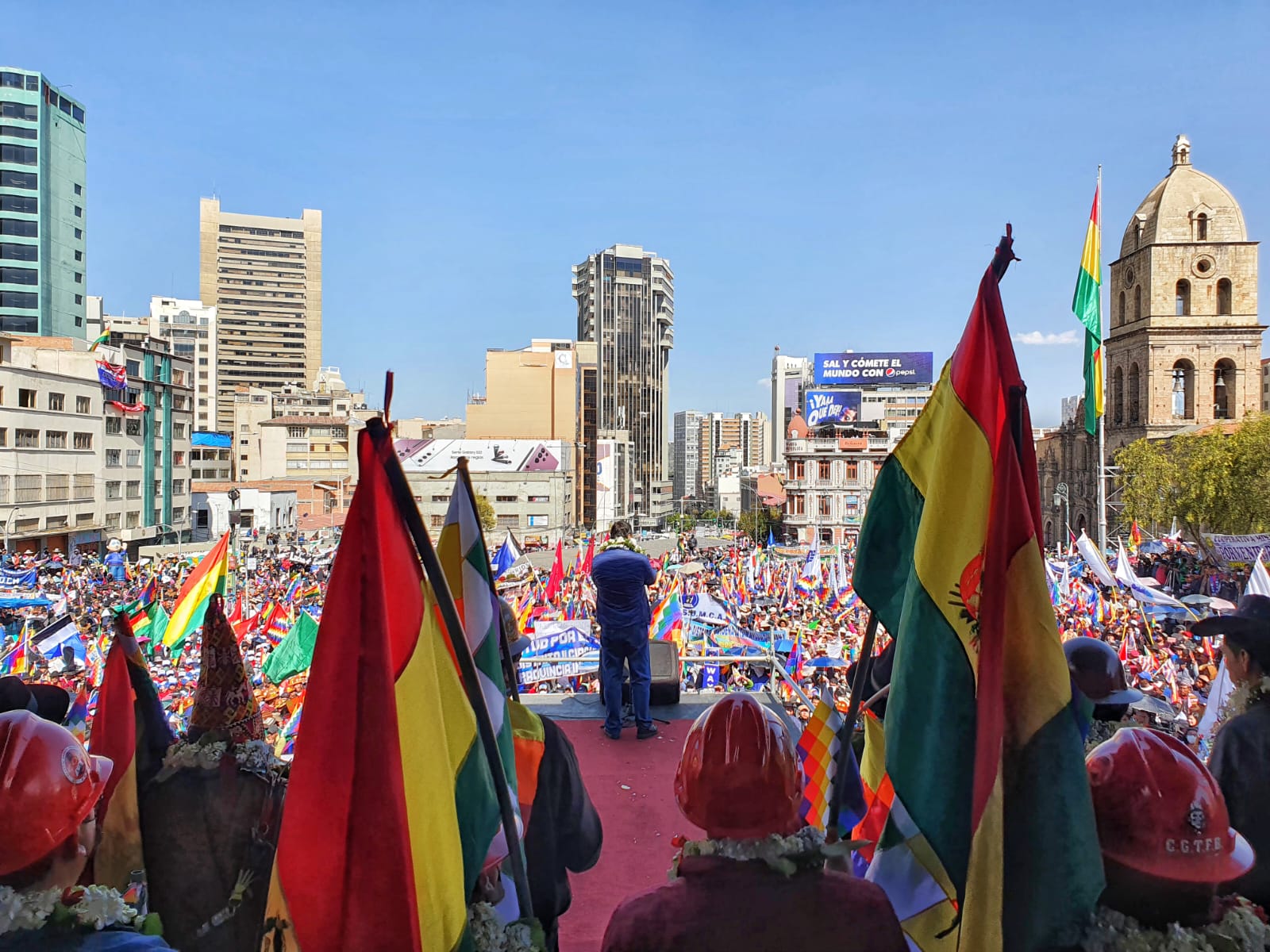 Presidente agradece el respaldo de la población y asegura que los golpistas no pasarán