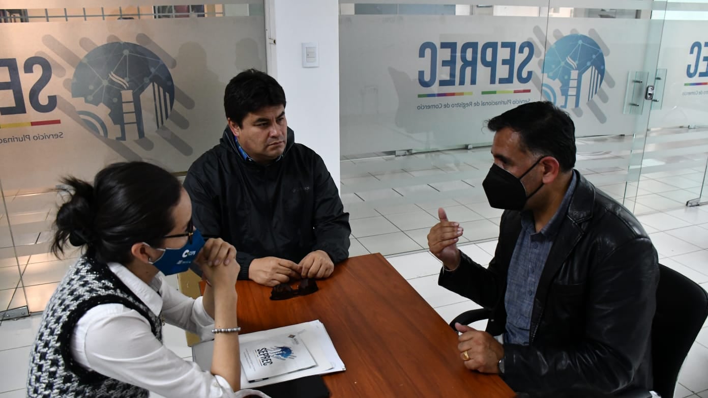 Seprec y empresarios de Tarija coordinan para capacitar a usuarios en el nuevo sistema de registro de comercio