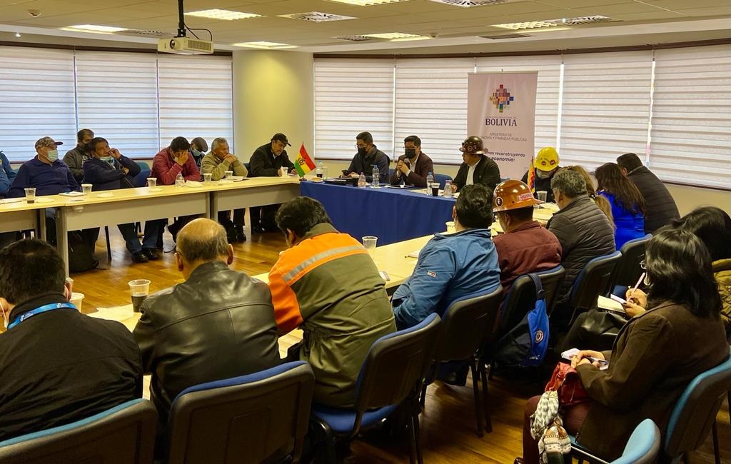 Gobierno y COB ingresan a un nuevo cuarto intermedio para tratar el incremento salarial