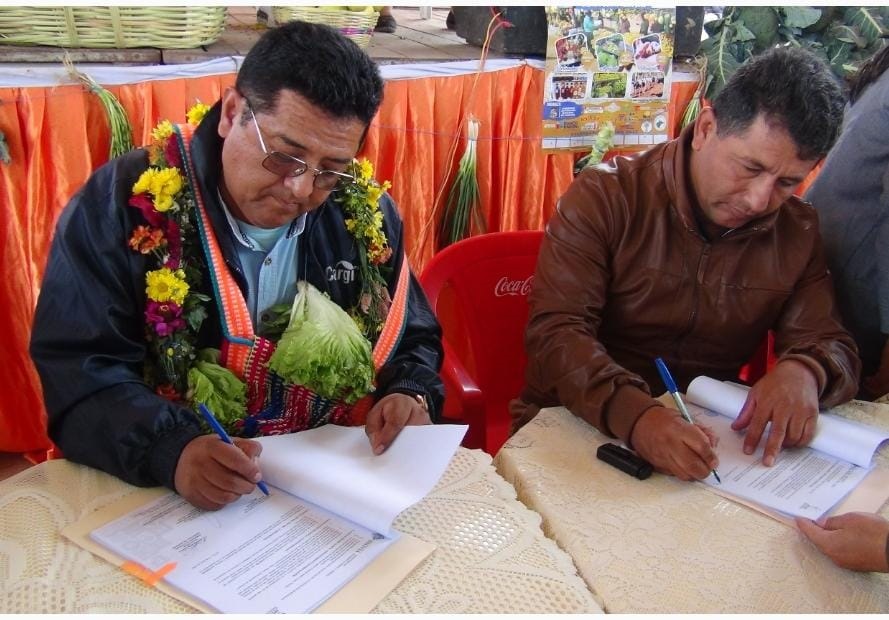 Gobierno firma convenio para implementar tiendas agropecuarias en Santa Cruz