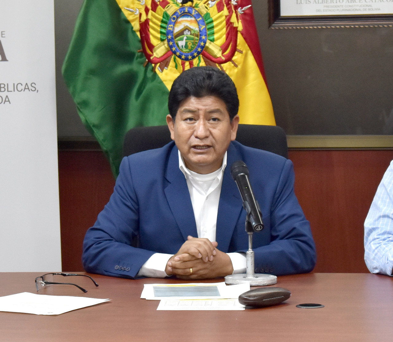 Montaño dice que Santos Quispe miente al decir que no tiene recursos para carreteras