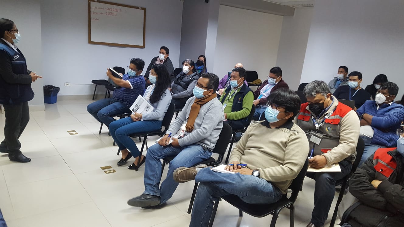 Impuestos capacita en Cochabamba sobre la facturación en línea