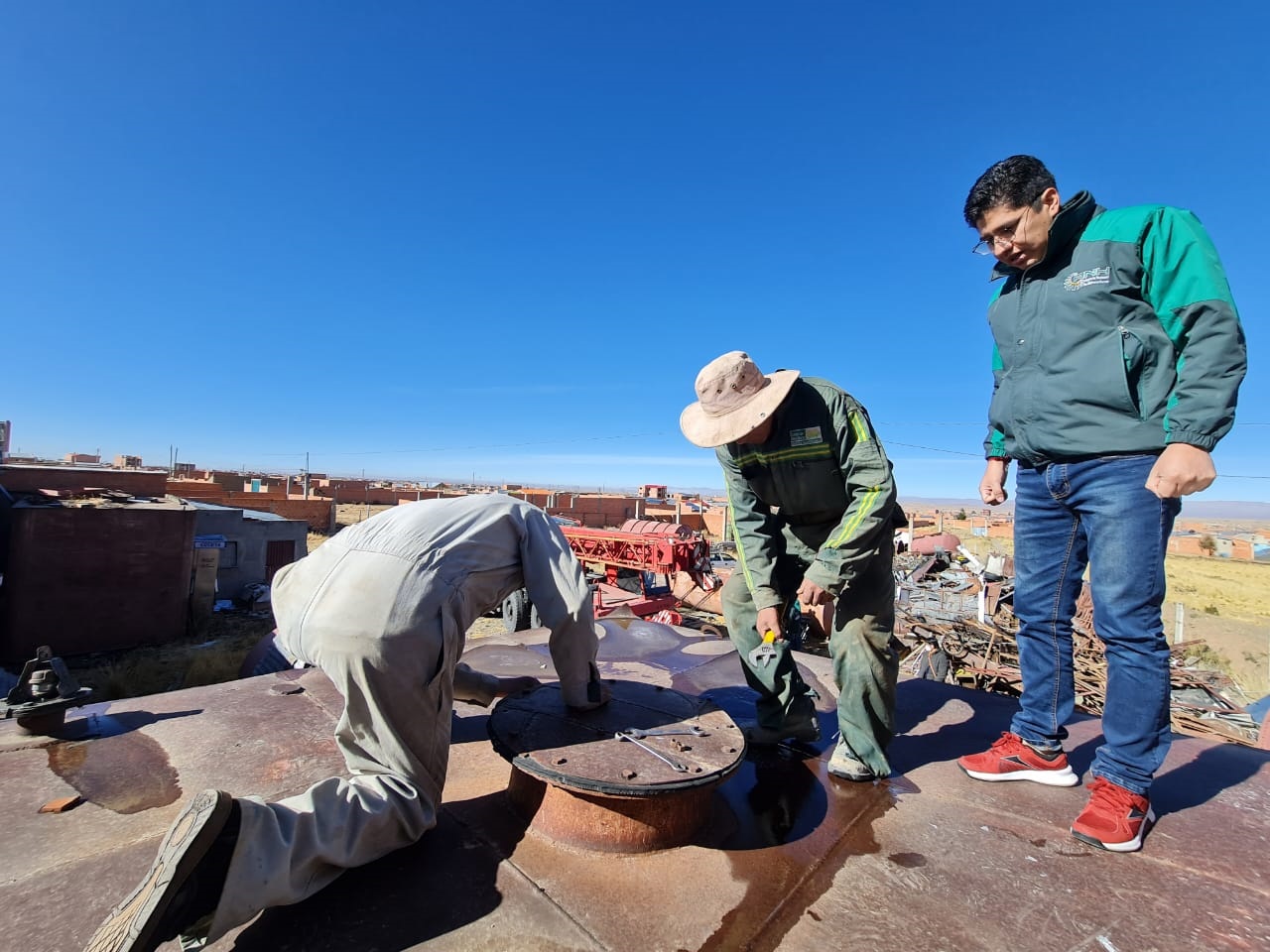 Huarina: ANH interviene un surtidor e incauta más de 45.000 litros de combustible