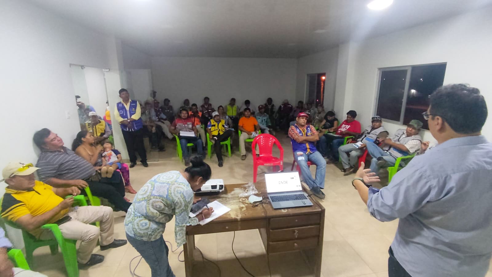 ENDE DELBENI socializa la escala tarifaria de electricidad en Trinidad