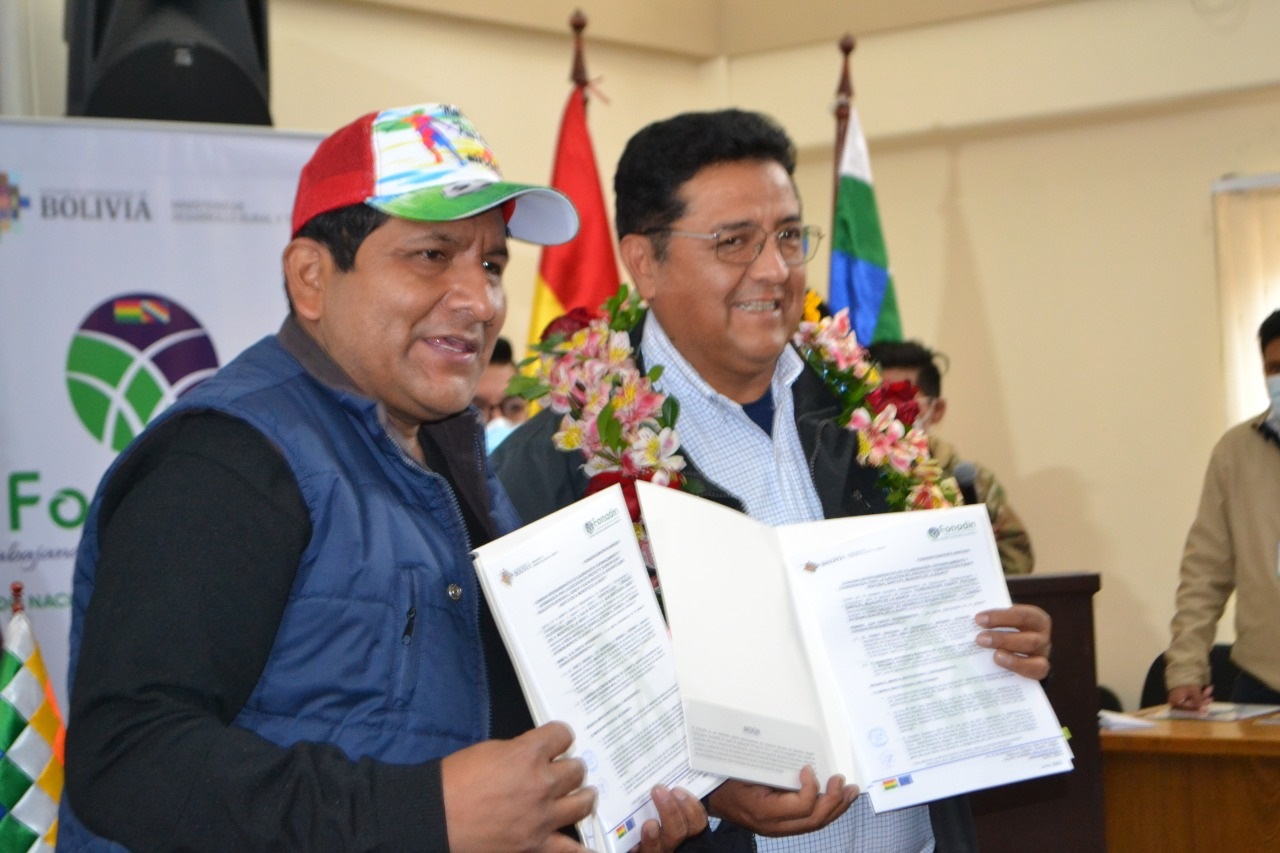 Gobierno suscribe convenios de financiamiento con municipios del norte de La Paz