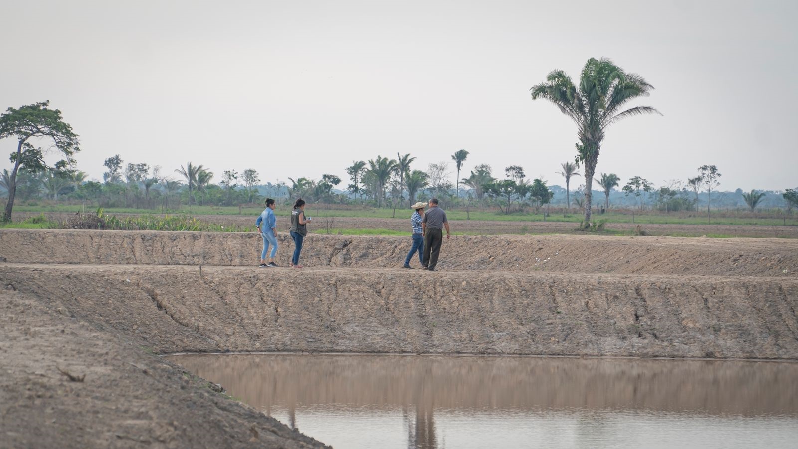 Entregan 21 pozas para incrementar e incentivar la producción de pacú en Yapacaní