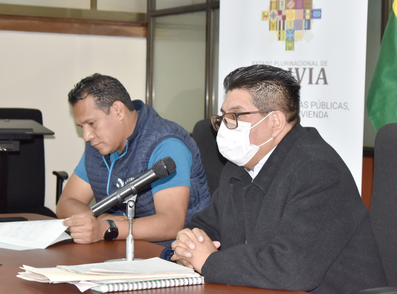 Gobierno y transportistas cooperativizados de La Paz instalan mesa de diálogo
